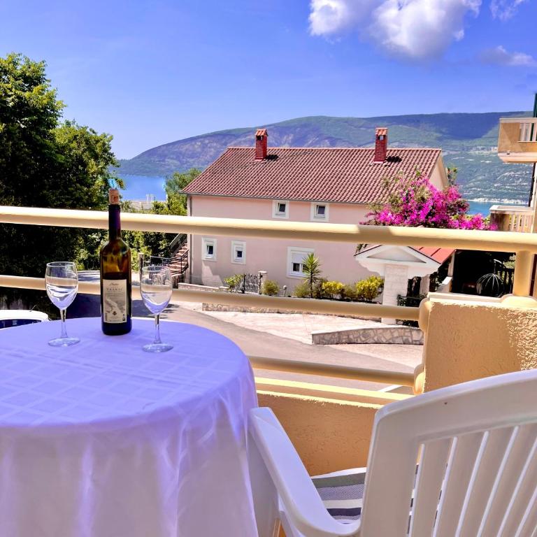 Sunshine house - One-Bedroom Apartment - 2