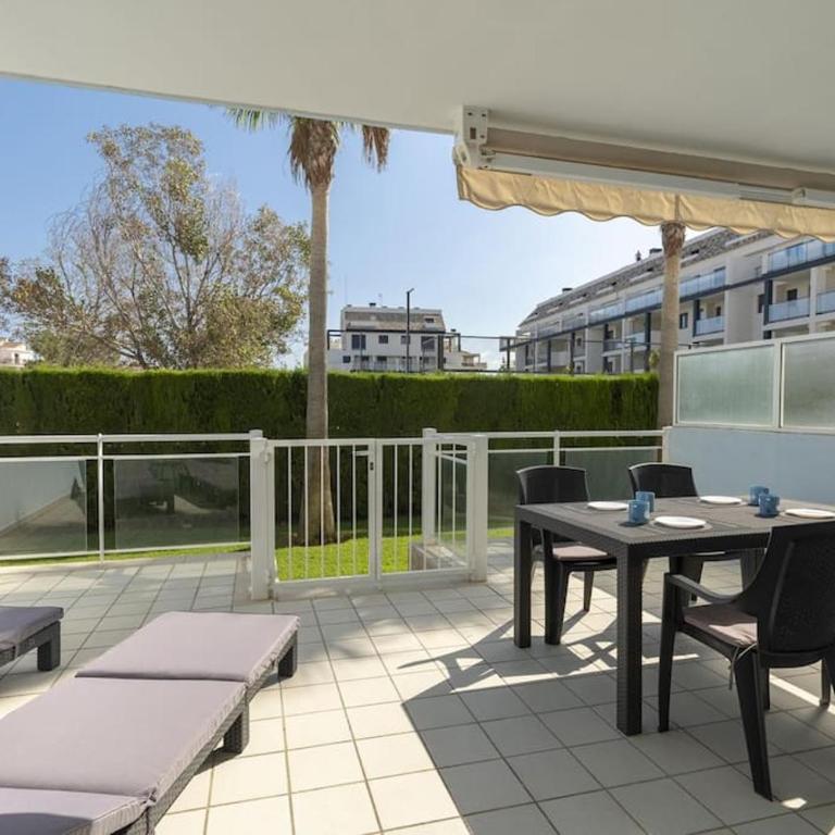 Nice apartment with terrace, 250m from the beach - Apartamento de 2 dormitorios - 28