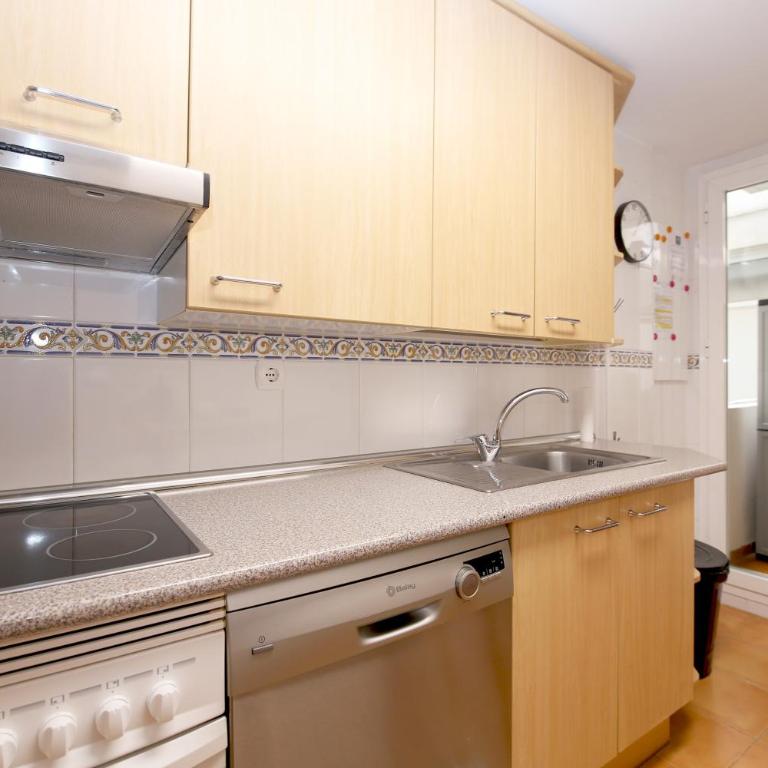 Estepona Town Apartment CARMEN - Three-Bedroom Apartment - 7