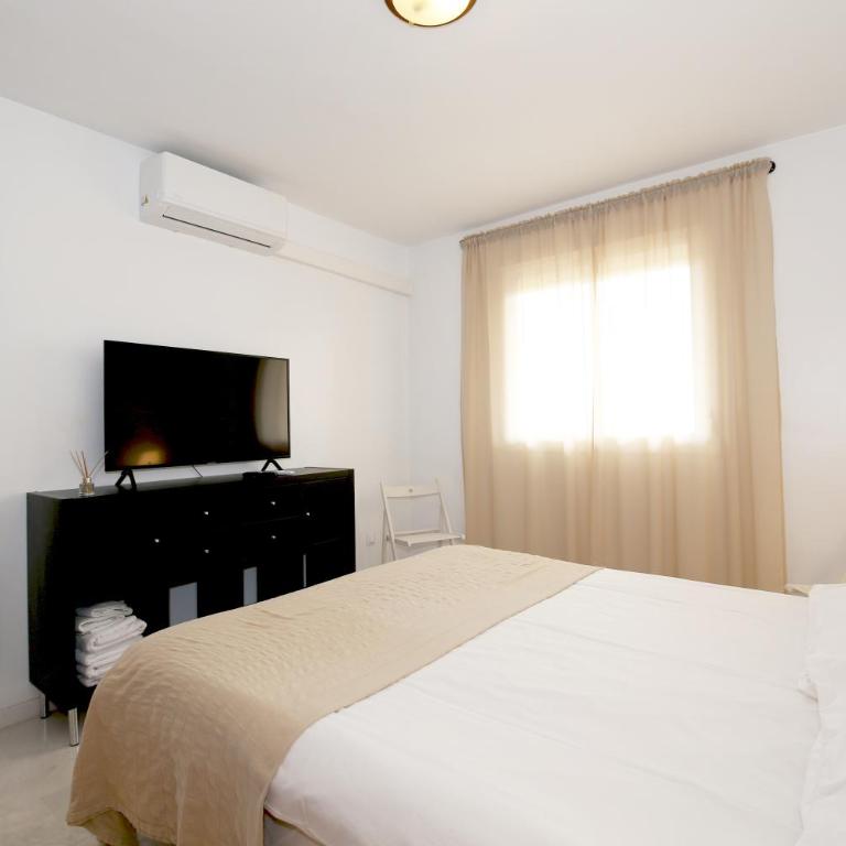 Estepona Town Apartment CARMEN - Three-Bedroom Apartment - 4