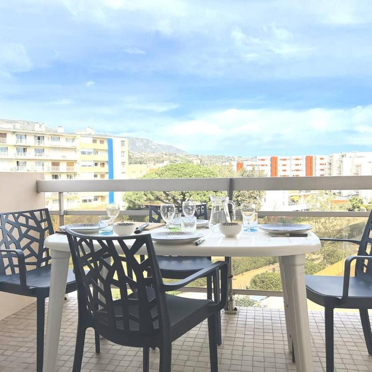 Studio calme avec coin nuit, terrasse et parking - Proche plage et commerces - FR-1-251-420 - Apartamento - 1