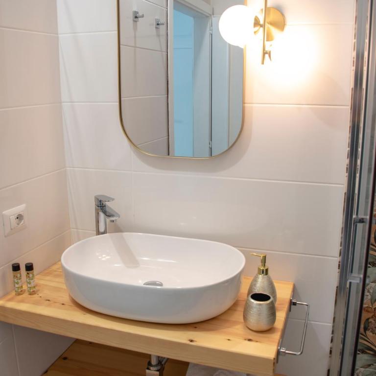Reginella Guest House - Camera Matrimoniale con Bagno Privato - 13