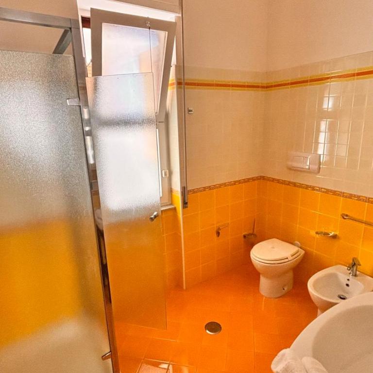 Reginella Guest House - Camera Tripla con Bagno Privato - 25