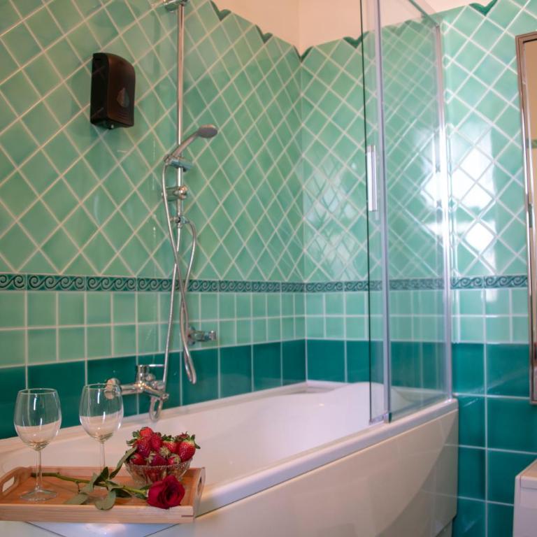 Reginella Guest House - Camera Tripla con Bagno Privato Esterno - 17