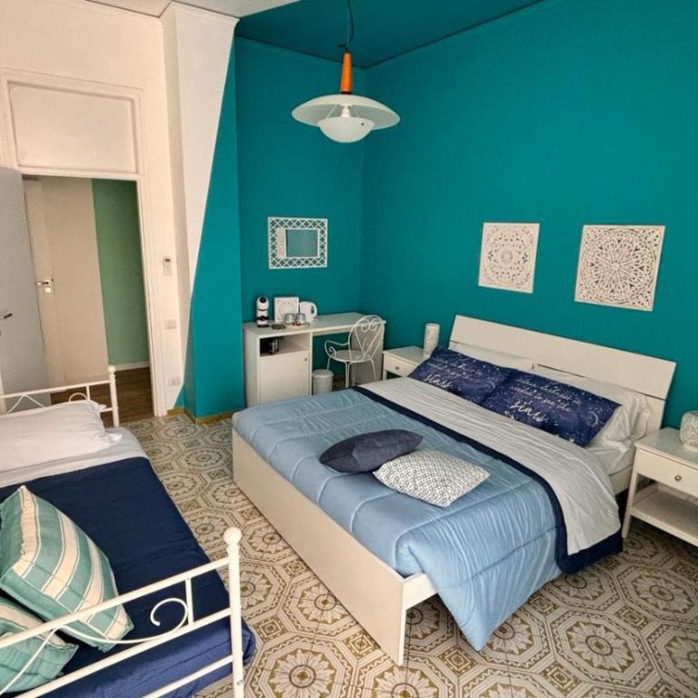 Reginella Guest House - Camera Tripla con Bagno Privato Esterno - 2