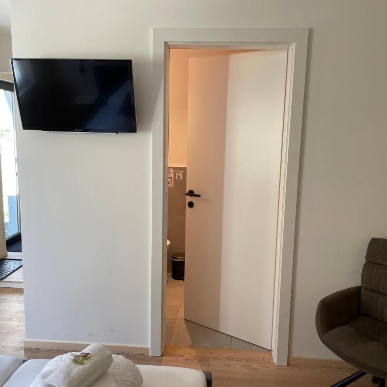 Waldblick - Neubau - Self-Check-In - kein Verkehr - am Wald - Parkplätze vor Tür - apartment or double room - Doppelzimmer mit eigenem Bad - 3