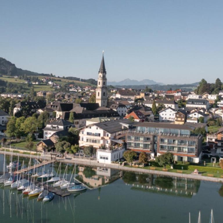Exklusive Ferienwohnung LAKEVIEW in Bestlage Mattsee, beschattbare Dachterrasse mit Panoramablick über den See - Apartment mit 2 Schlafzimmern - 38