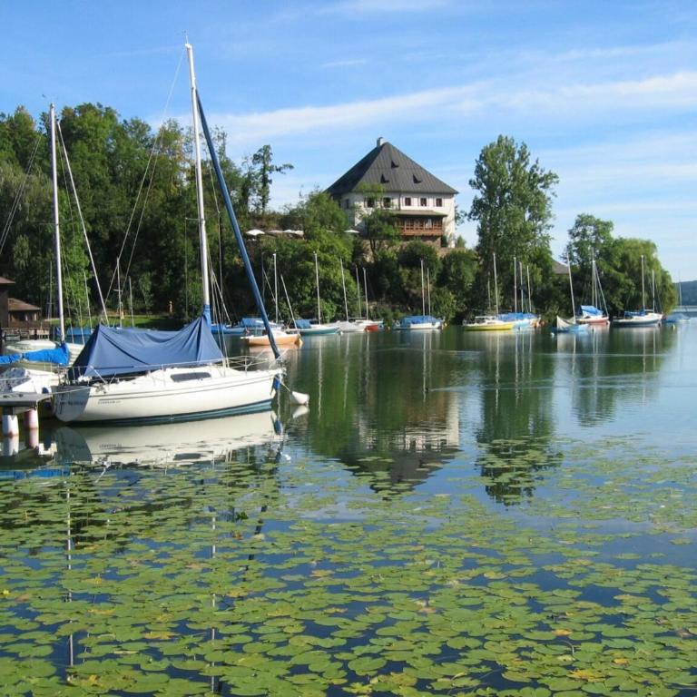 Exklusive Ferienwohnung LAKEVIEW in Bestlage Mattsee, beschattbare Dachterrasse mit Panoramablick über den See - Apartment mit 2 Schlafzimmern - 42