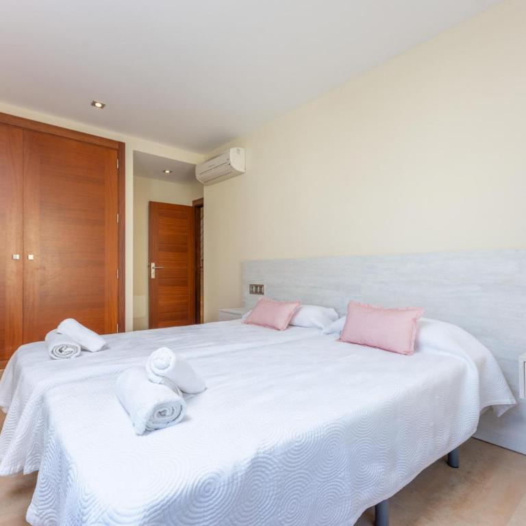 Antonia - Three-Bedroom House - 28