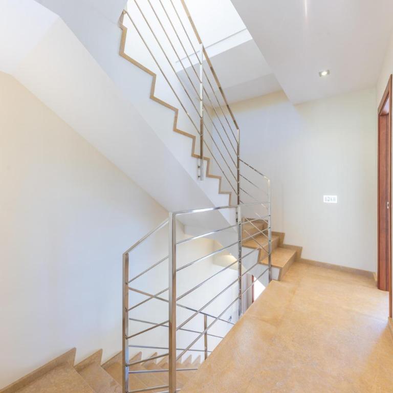 Joan - Three-Bedroom House - 15