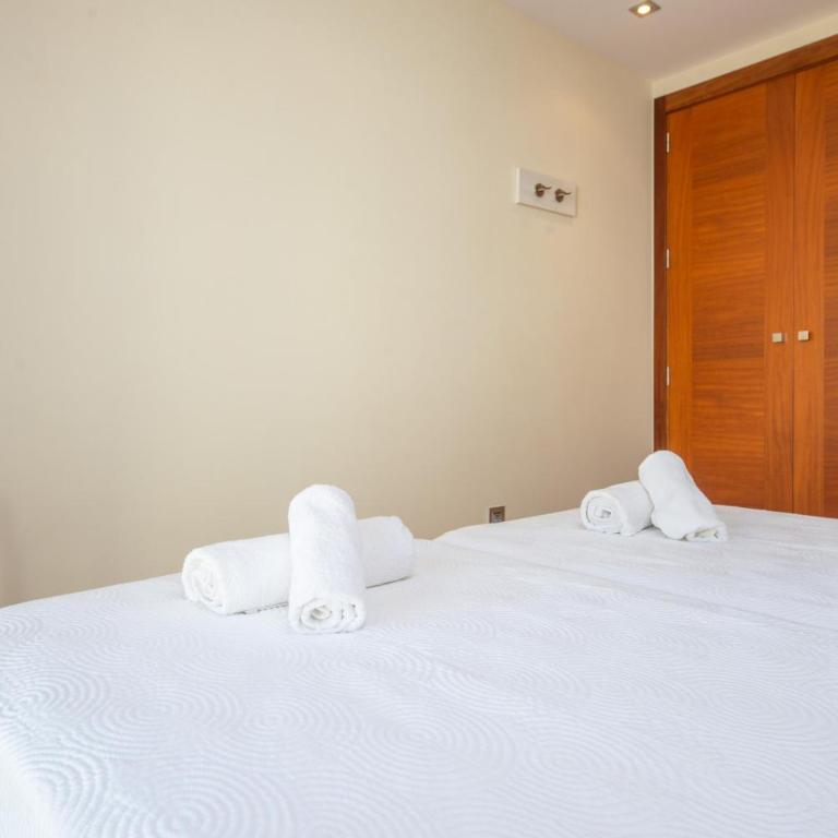Joan - Three-Bedroom House - 22