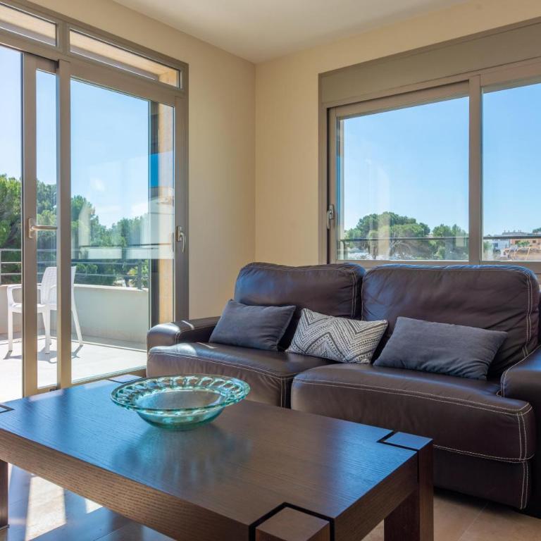 Joan - Three-Bedroom House - 30