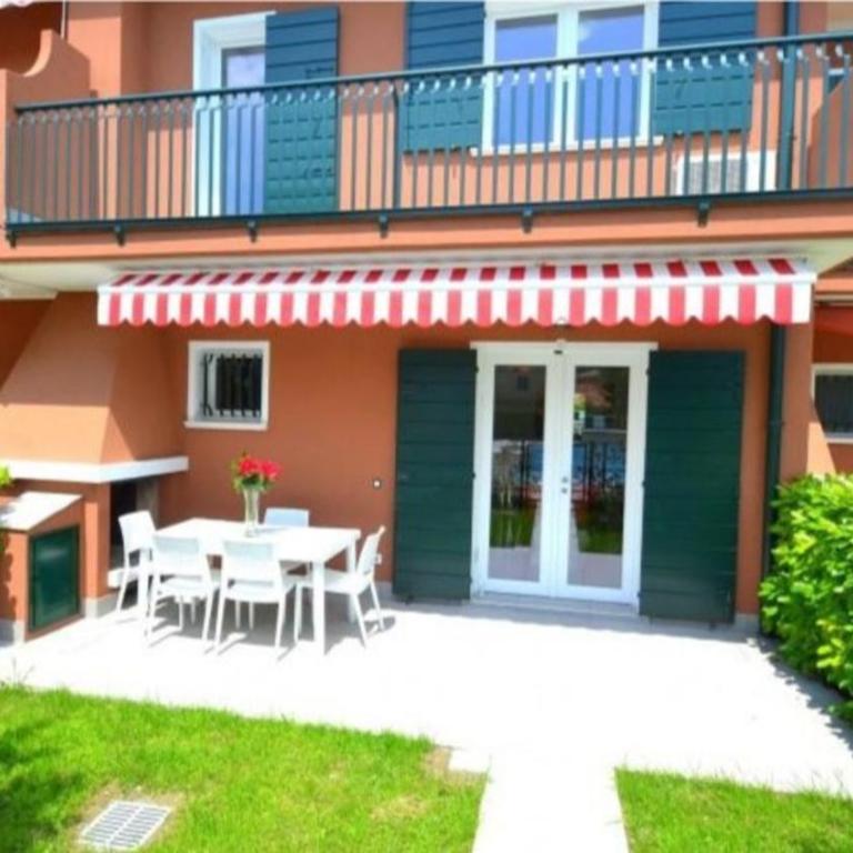 Terraced house with private garden - Villa - 2
