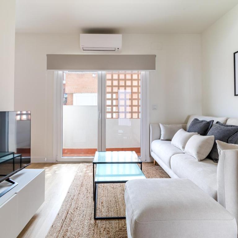 CATERINA Plaza Castilla - One-Bedroom Apartment - 1