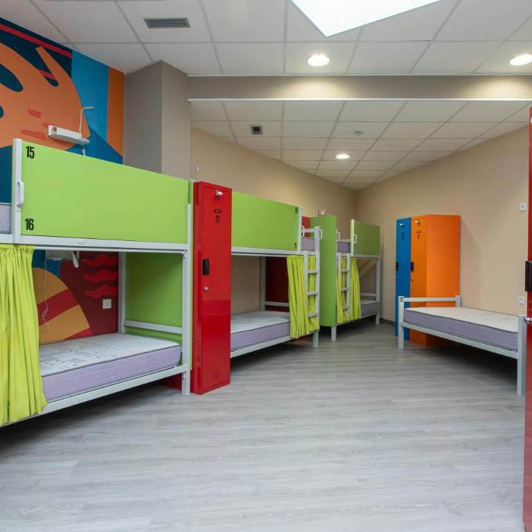 Llanes Hostel - Bunk Bed in Male Dormitory Room - 2