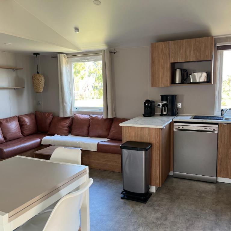 Mobil-home cosy 6 p climatisé à Hyères à 200 m de la mer dans camping 4 étoiles calme et familial - Mobilheim - 1