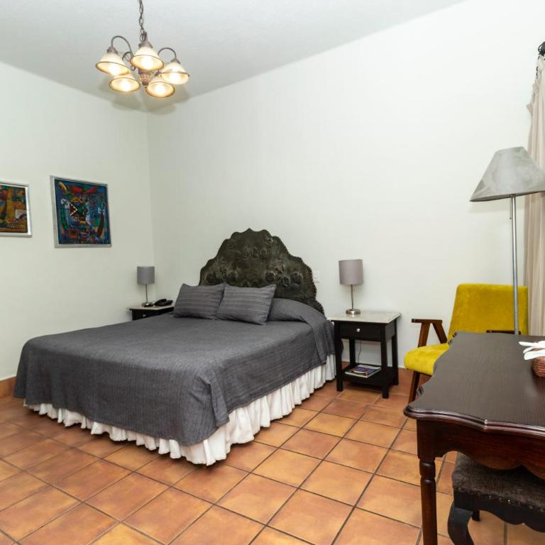 Hotel Boutique Naura Centro - Habitación Interior con cama extragrande - 1