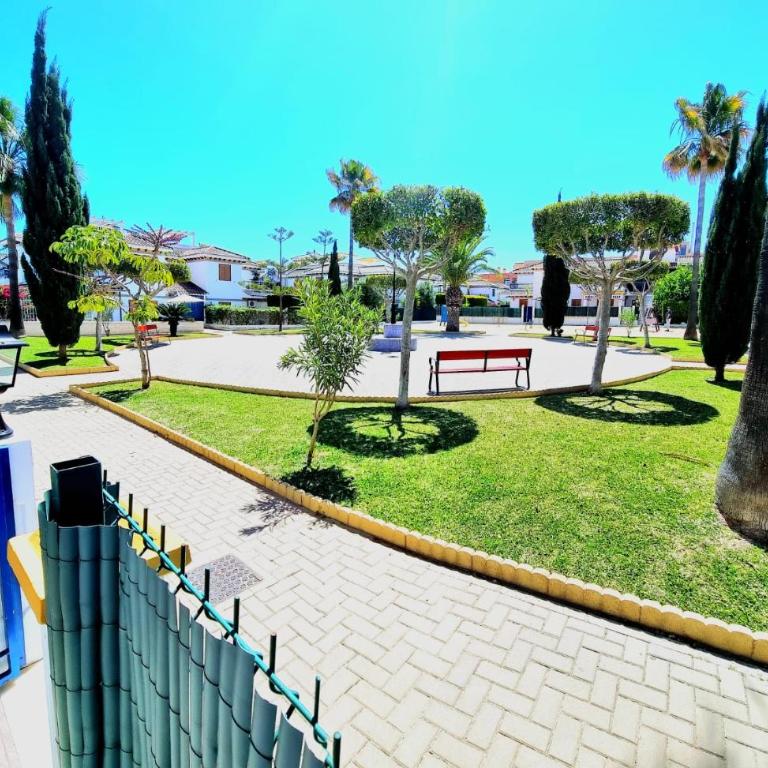 Bajo VERAMAR 1 frente a parque 2 dormitorios 500 metros de la playa - Apartamento de 2 dormitorios - 17