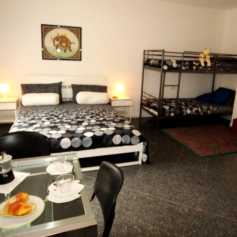 Residenza Manzoni Como Centre - Camera Familiare con Bagno Privato - 9