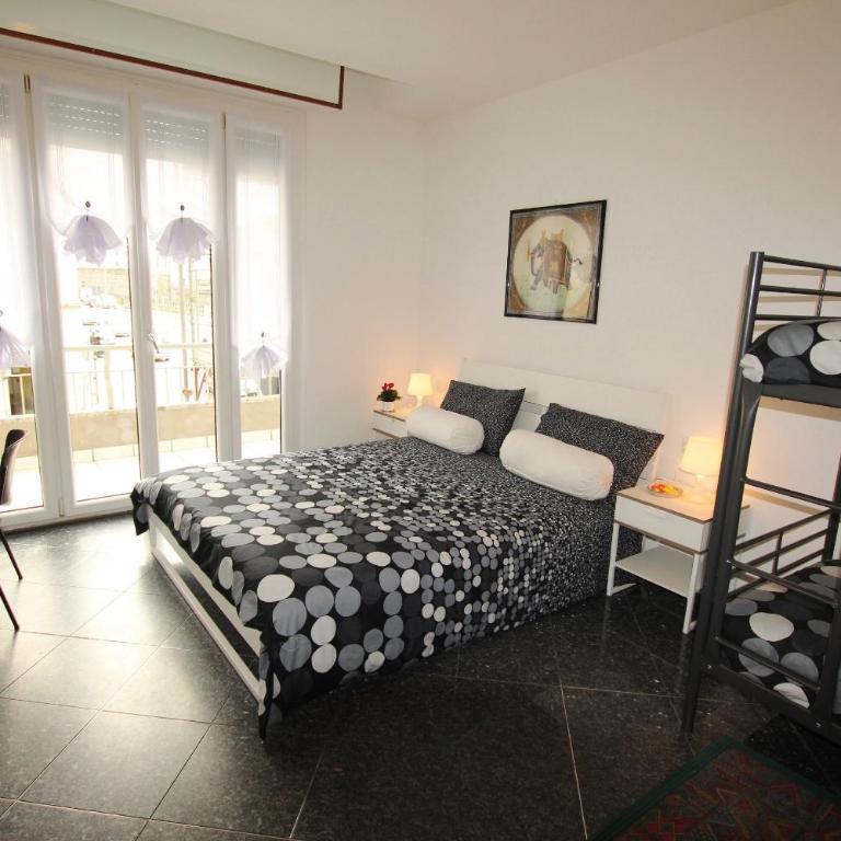 Residenza Manzoni Como Centre - Camera Familiare con Bagno Privato - 4