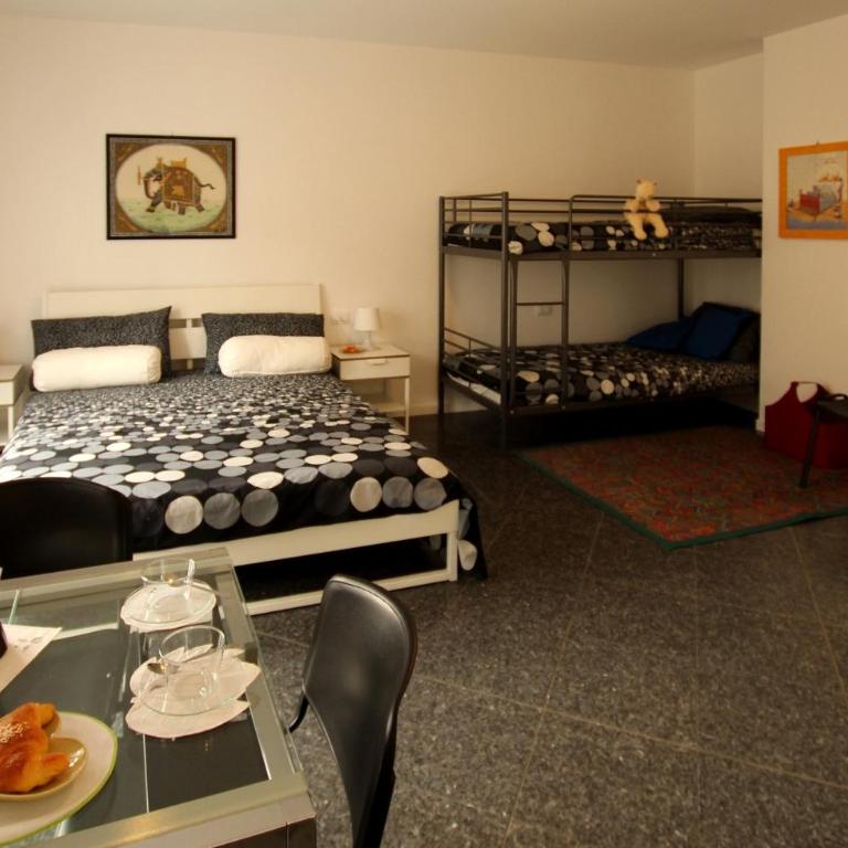 Residenza Manzoni Como Centre - Camera Familiare con Bagno Privato - 5