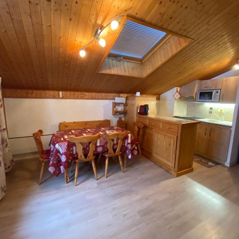 Appartement familial, proche centre, avec WIFI et parking - FR-1-693-41 - Apartment - 10