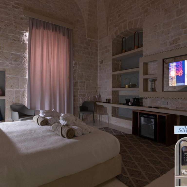 Vico Bianco Raro Smart Rooms Collection - Deluxe King Room - 19