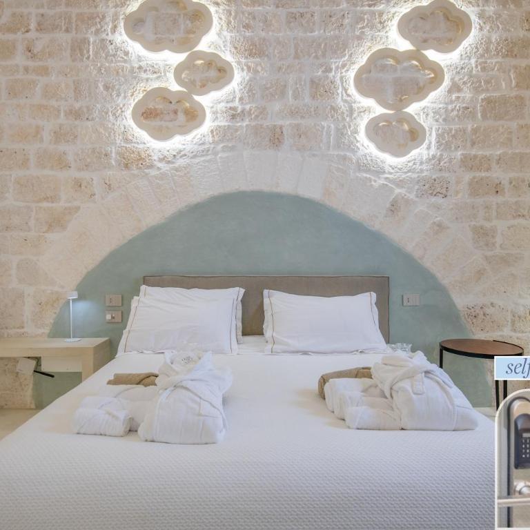 Vico Bianco Raro Smart Rooms Collection - Deluxe King Room - 17