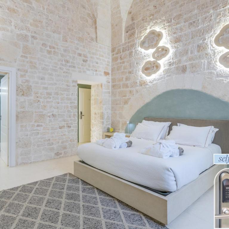 Vico Bianco Raro Smart Rooms Collection - Deluxe King Room - 3