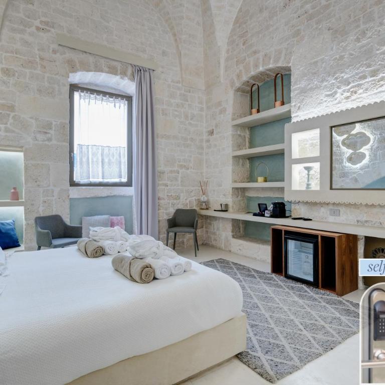 Vico Bianco Raro Smart Rooms Collection - Deluxe King Room - 23