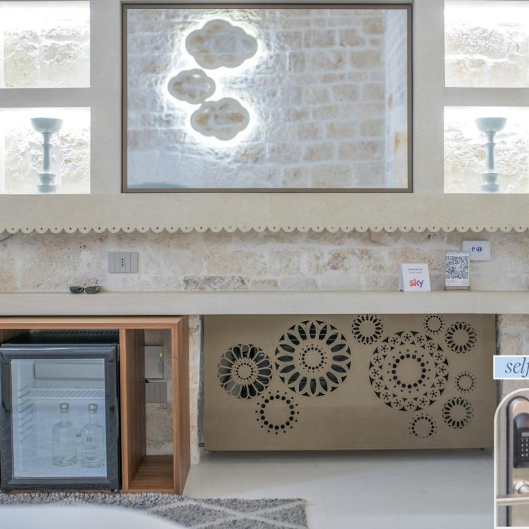 Vico Bianco Raro Smart Rooms Collection - Deluxe King Room - 24