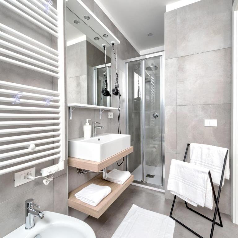 Marconi House - Camera Matrimoniale con Bagno Privato - 16