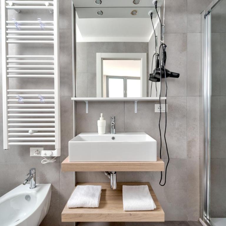 Marconi House - Camera Matrimoniale con Bagno Privato - 18
