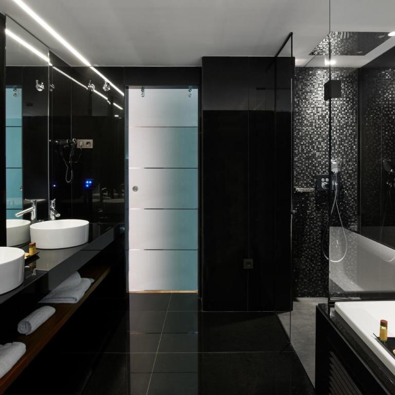 Hotel MyPalace León - Suite Doble Deluxe con bañera de hidromasaje - 11