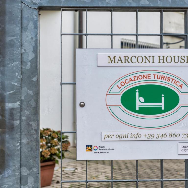 Marconi House - Camera Matrimoniale con Bagno Privato - 19