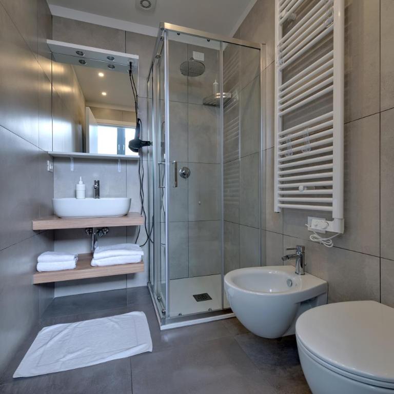 Marconi House - Camera Matrimoniale con Bagno Privato - 18