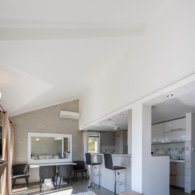 Porto View Three-Bedroom Duplex - Two-Bedroom Apartment - Penthouse - 10