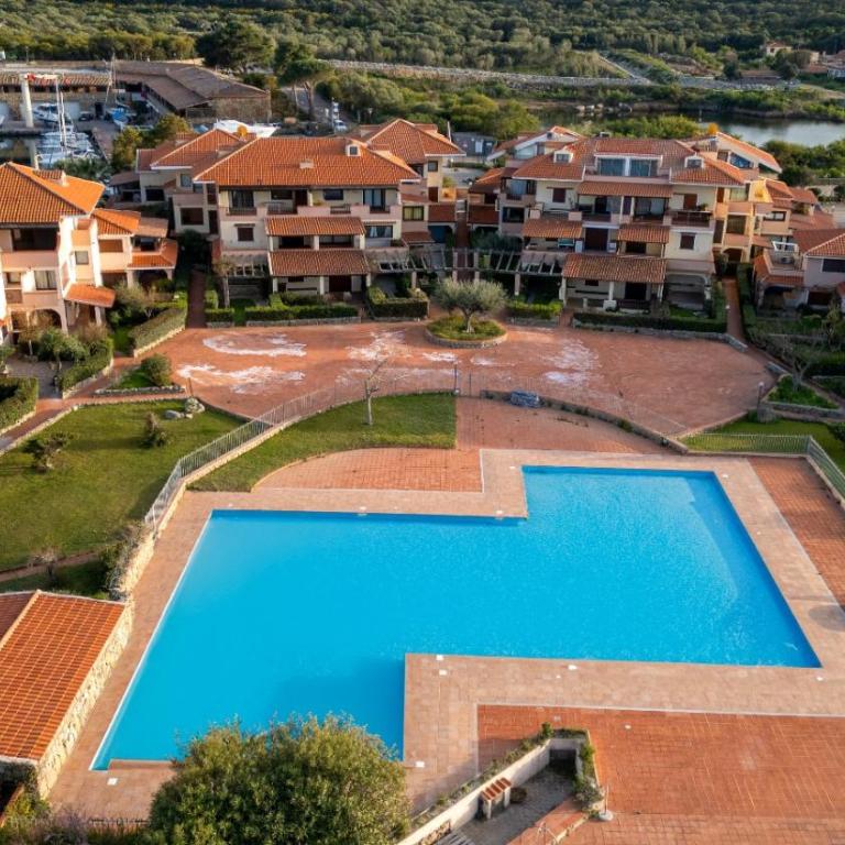 Marinella-Porto Rotondo, Accesso Diretto sulla SPIAGGIA - Appartamento con 2 Camere da Letto - 3