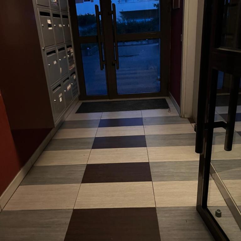 Appt à 10 min de Paris, 15 min a pied du SDF - Apartamento de 3 dormitorios - 24