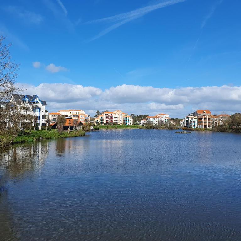 Appartement à Port Bourgenay, vue sur lac, au pied d'un parc aquatique - Appartement 1 Chambre - 22