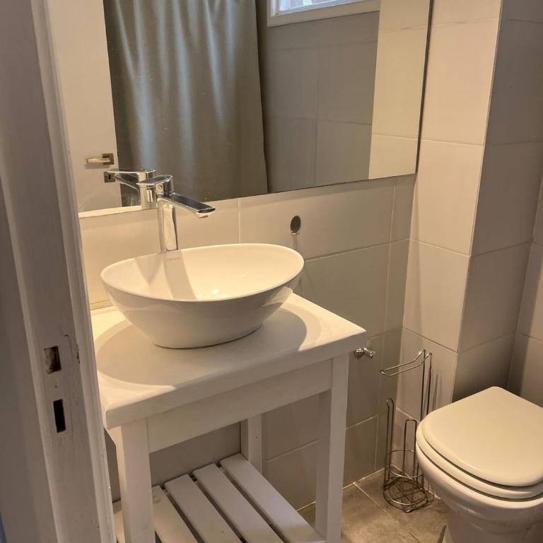 Zona Guemes 1 ambiente a la calle - One-Bedroom Apartment - 6