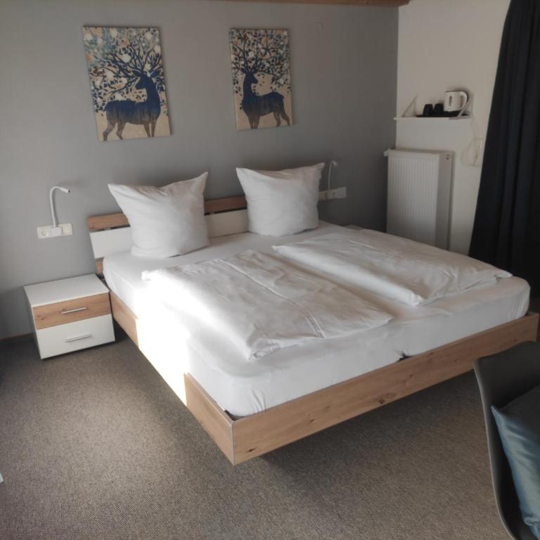 Pension Weißer Hirsch - Großes Doppelzimmer - 1