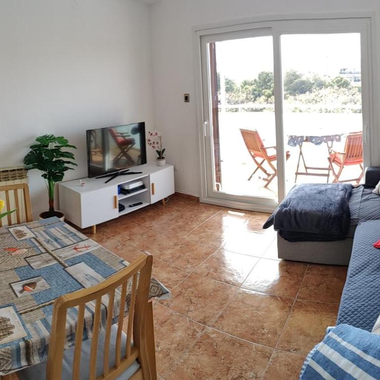 Sunny Cambrils flat with balcony and sea views - Superior Apartment - 4