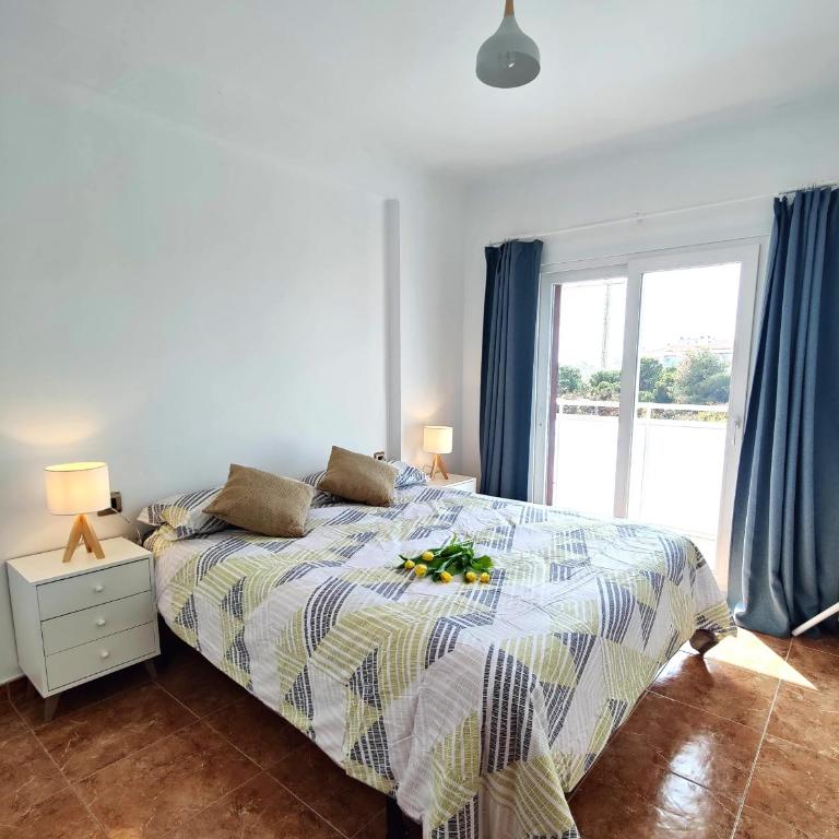 Sunny Cambrils flat with balcony and sea views - Superior Apartment - 8
