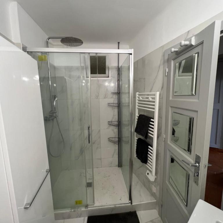 Le Laetitia - appartement de charme dans la vieille ville avec vue mer - Appartement 2 Chambres - Vue sur Mer - 17