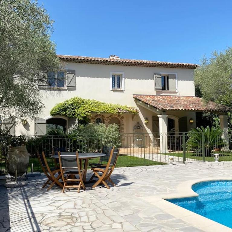 Maison avec piscine sur les hauteurs de Valbonne - Villa 3 Chambres - 26