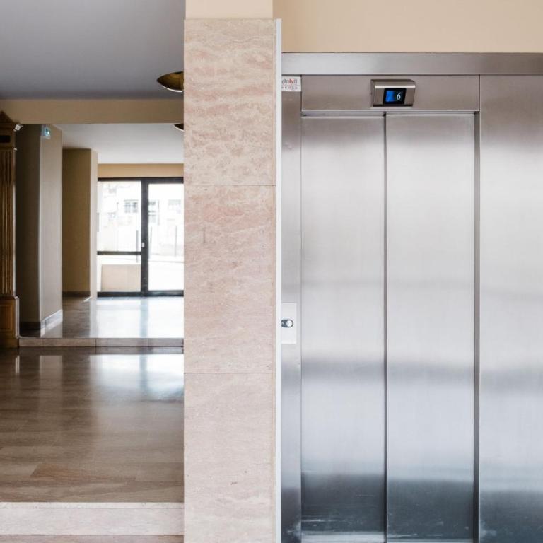 AllinLyon | Balcon calme vue St-Bernard - Appartement avec Balcon - 60