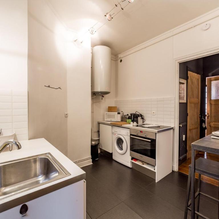 HYPER CENTRE 4 RUE EMILE ZOLA BELLECOUR JACOBINS CELESTINS Wifi ASCENSEUR - Apartment - 13