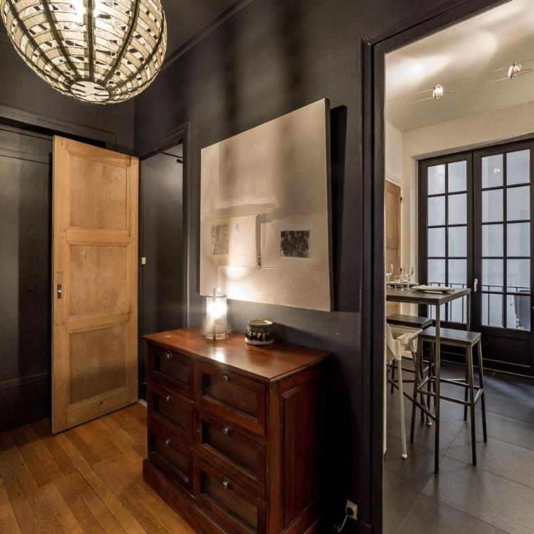 HYPER CENTRE 4 RUE EMILE ZOLA BELLECOUR JACOBINS CELESTINS Wifi ASCENSEUR - Apartment - 25