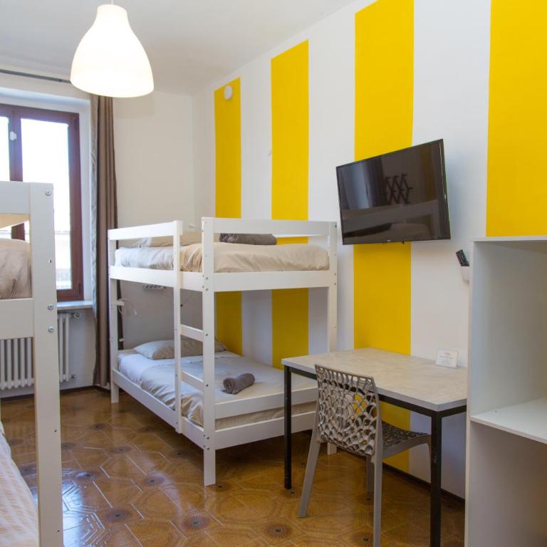 Guest House Turin Metro Young - Camera Quadrupla con Bagno in Comune - 8